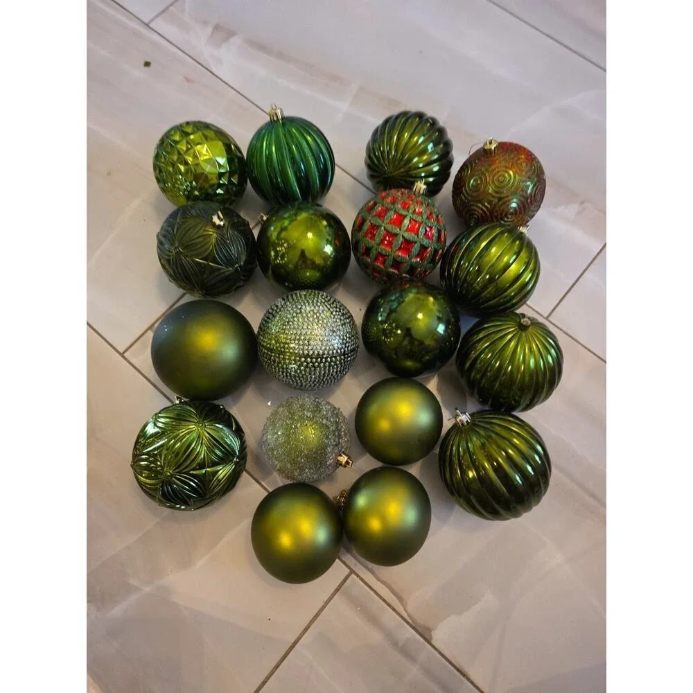 HOLIDAY TIME 18‎ SHATTERPROOF HANGING ORNAMENTS ROUND BALLS Green